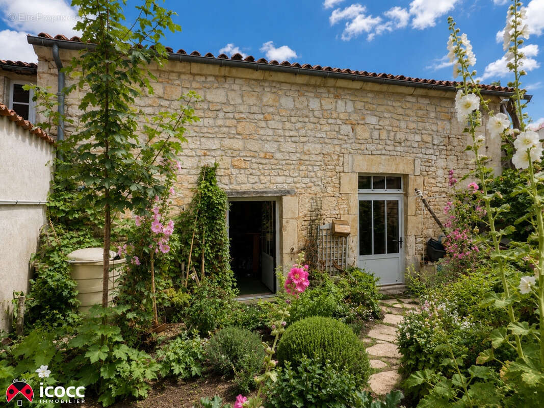 Maison 148 m² à Lucon  - photo 2