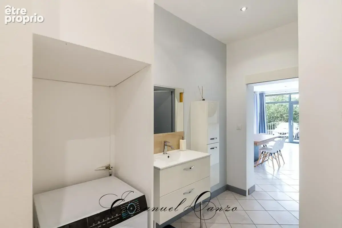 CHAMPIGNEULLES – Appartement 3 pièces rénové de 77 m² – Entrée indépendante – 2 stationnements privatifs - photo 14