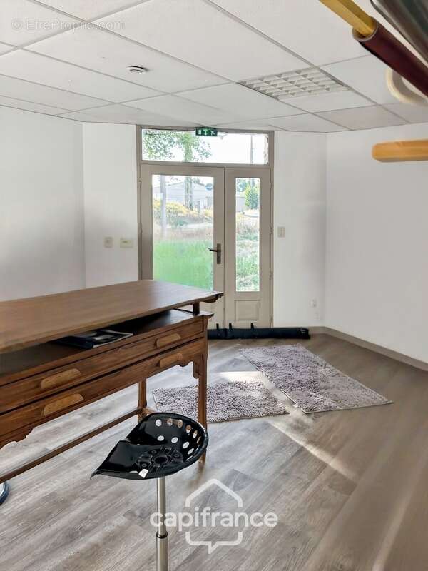 Local/bureau à vendre de 480 m2 sur 4027 m2 de terrain - photo 12