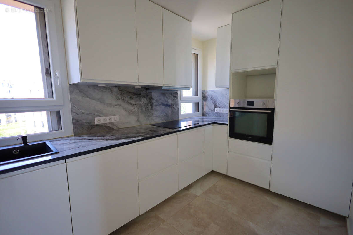 LE PLESSIS-ROBINSON - Appartement 4 pièces - 73,98 m2 Carrez - Lumineux, entièrement rénové, sans vis-à-vis. - photo 4