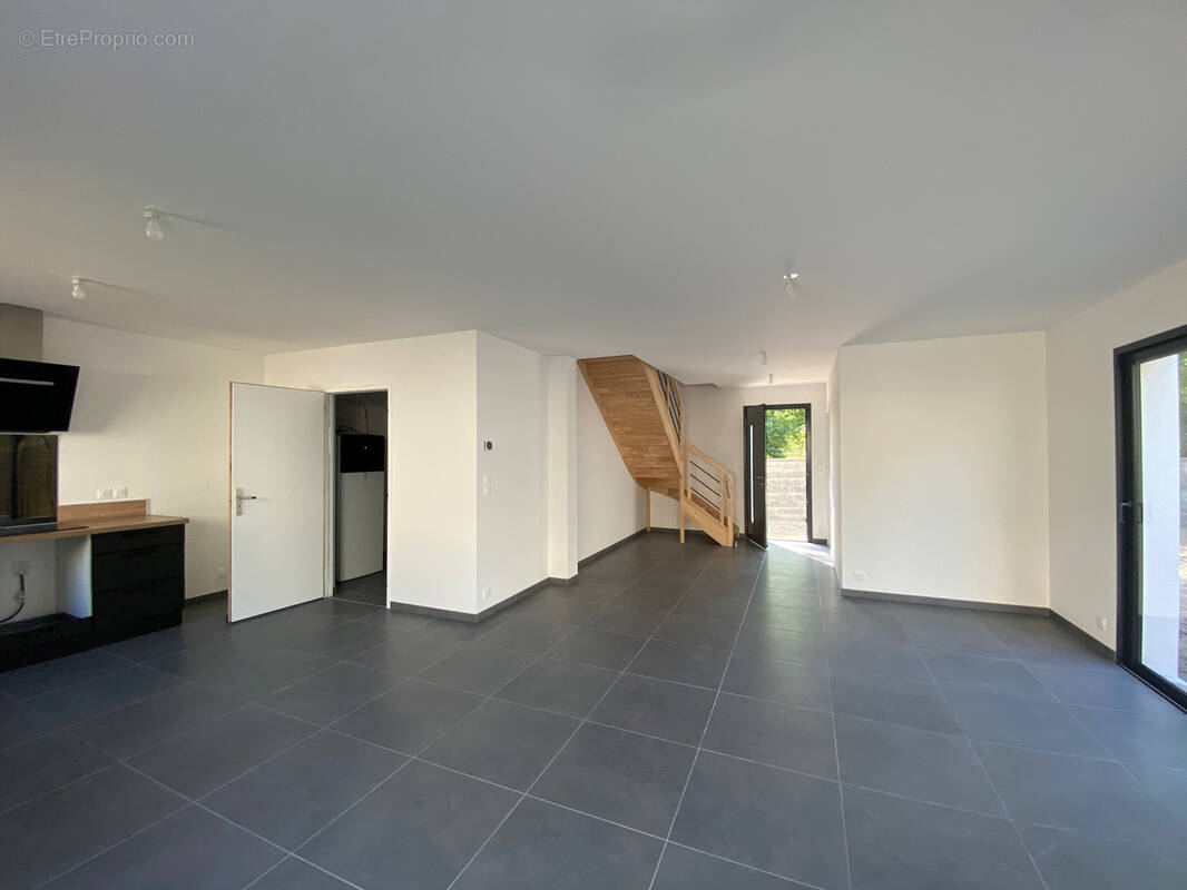 Maison à SAINT-JEAN-D'ILLAC