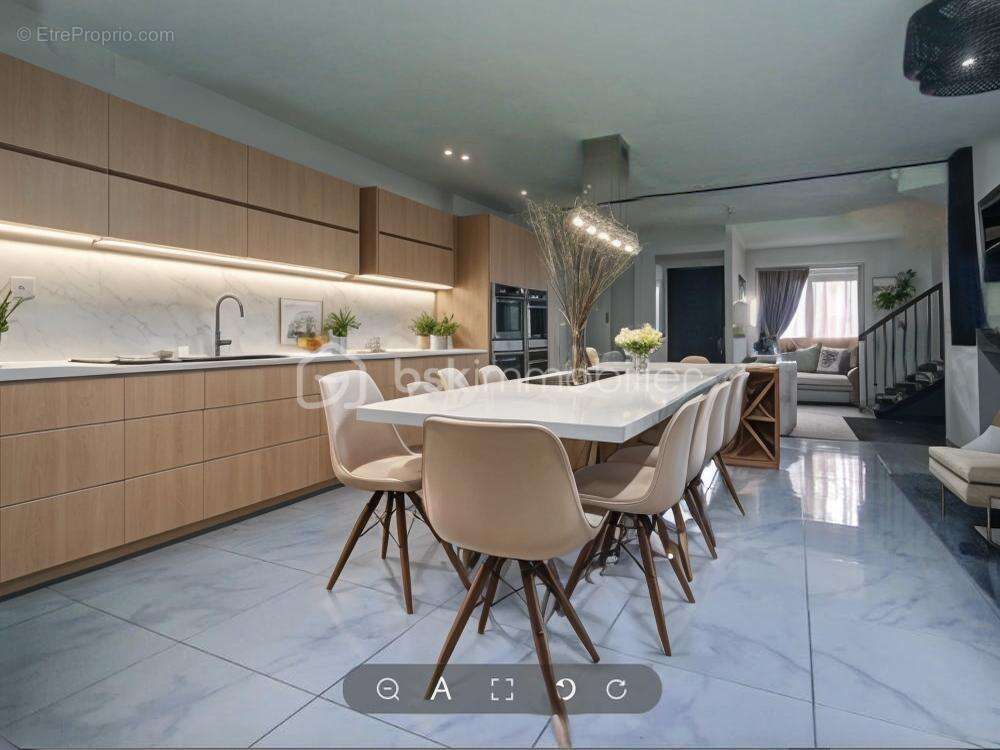 Maison à CHENNEVIERES-SUR-MARNE