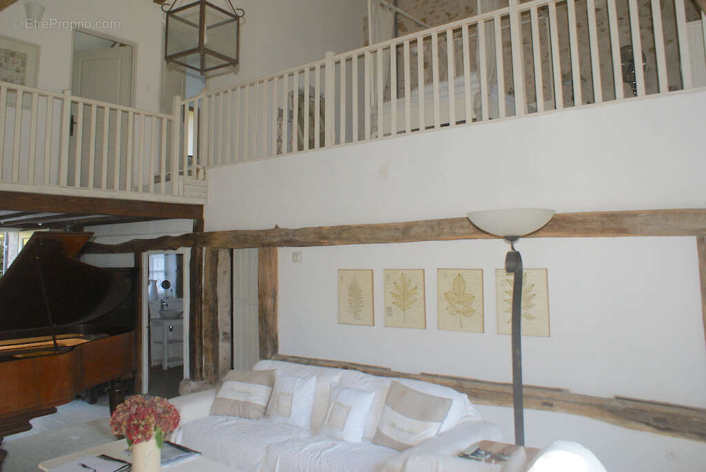 A VOIR. Belle maison en pierre de 4 chambres avec dépendances et vues sur terrain d'environ 2811m2 - photo 16