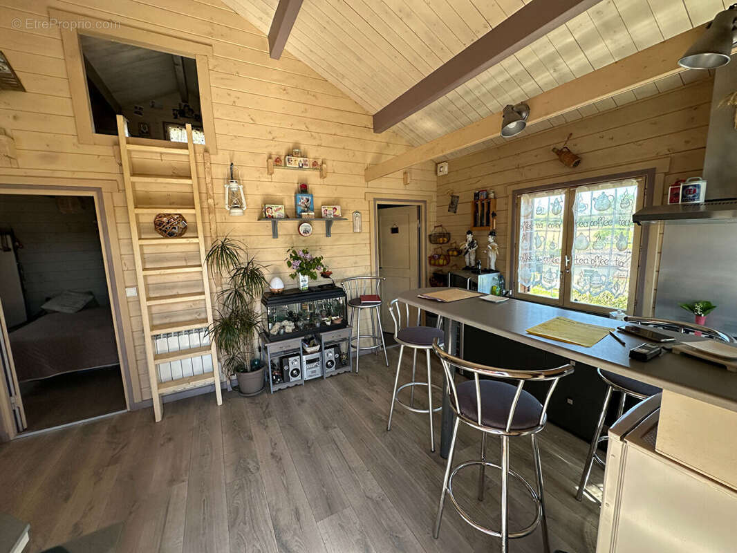 Ensemble de 3 chalets en bois, site de villégiature avec piscine - photo 17