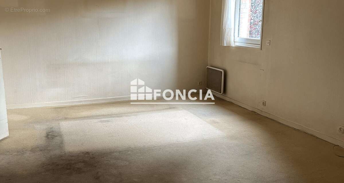 Lille-Lomme : grand type 3 à renover - photo 2