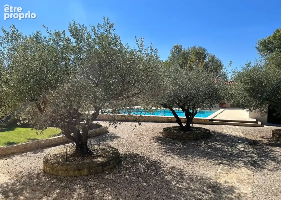 Superbe villa provençale avec piscine et  garage sur grand terrain clos. - photo 4