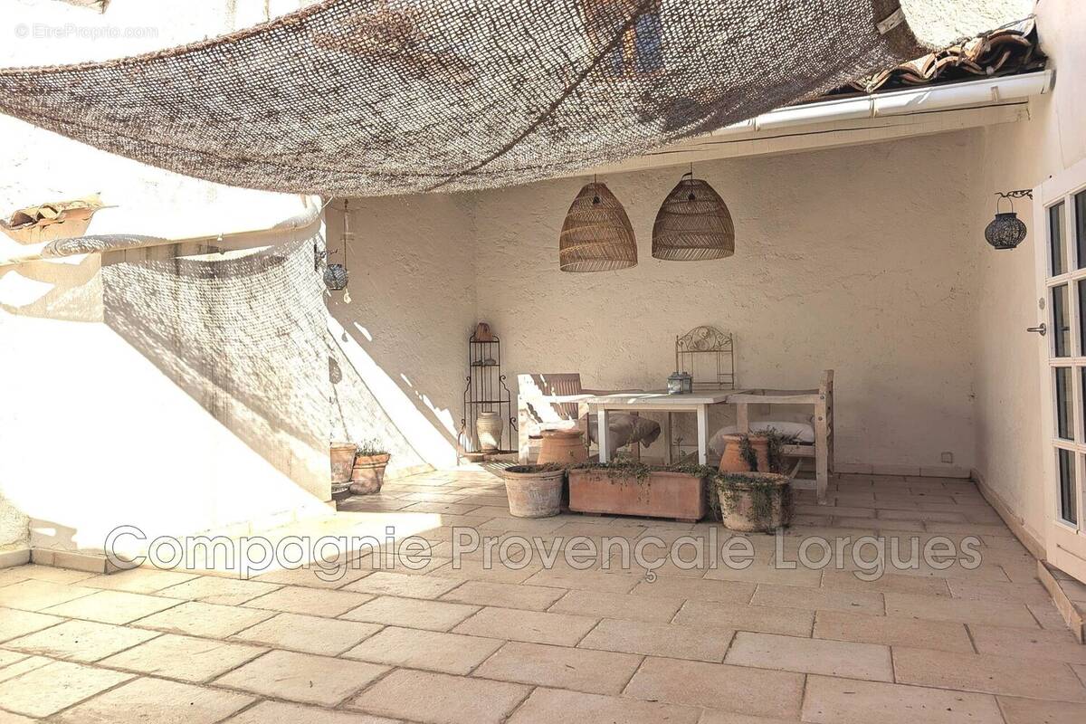 Appartement à COTIGNAC