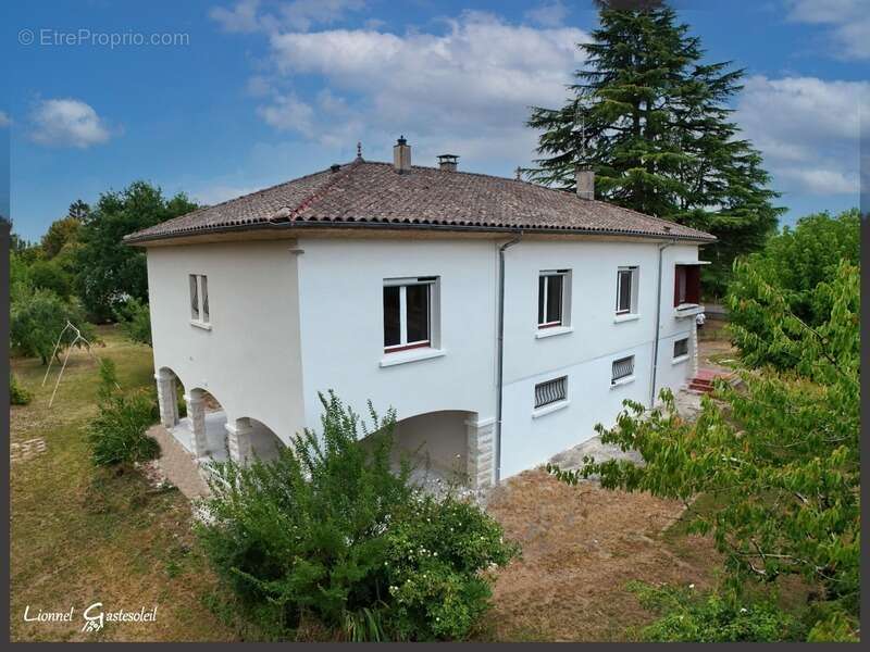 Maison à vendre 9 pièces d’environ 188 m² 7 chambres avec garage à Port-Sainte-Foy-et-Ponchapt (24) - photo 4