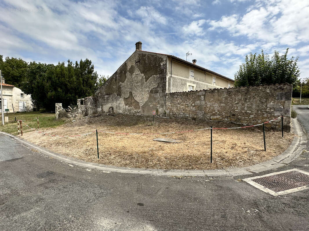 Maison à SAINT-ROMAIN-SUR-GIRONDE