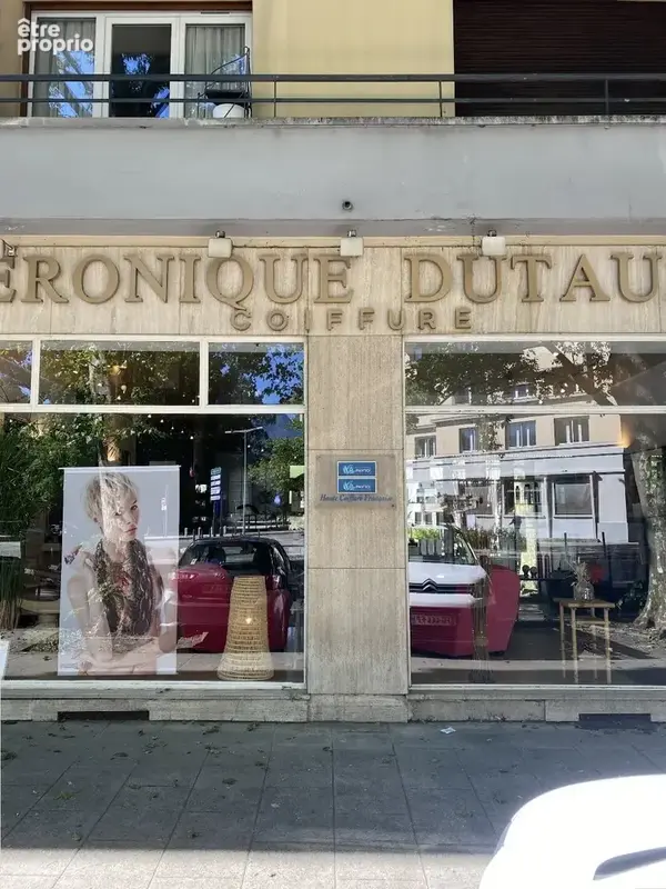À vendre : Murs de boutique occupée par un coiffeur au 1 boulevard des Diables Bleus, Grenoble - photo 2