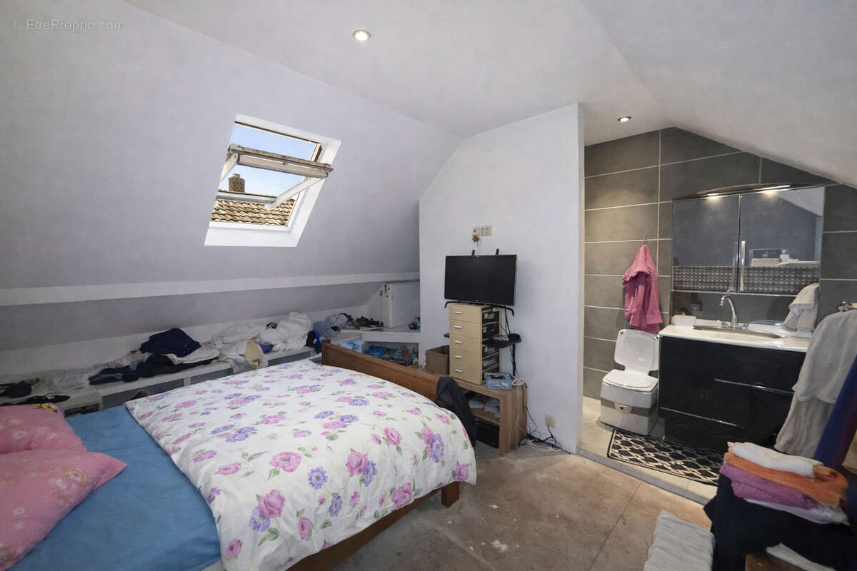 Maison à LAROCHE-SAINT-CYDROINE