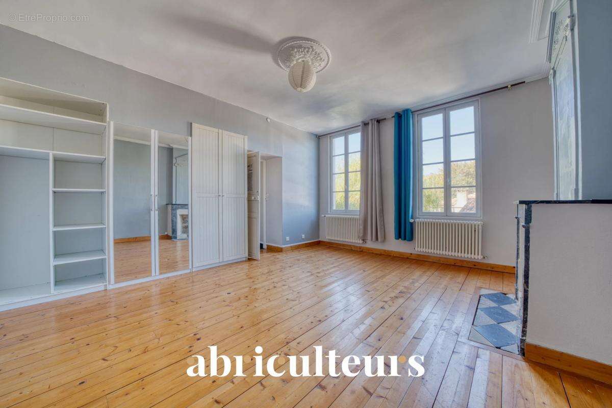 Maison de caractère de 242 m² en vente à Saintes (17100) - photo 18