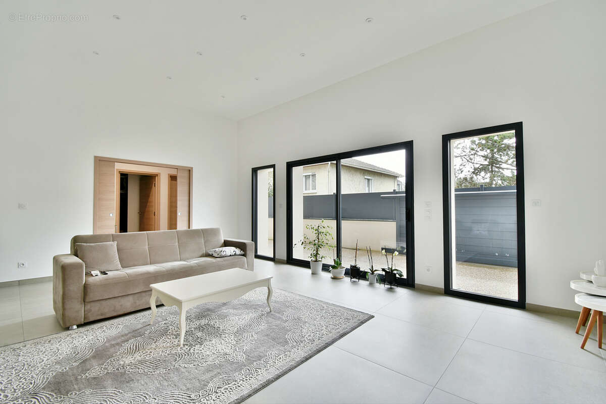 Maison à REVENTIN-VAUGRIS