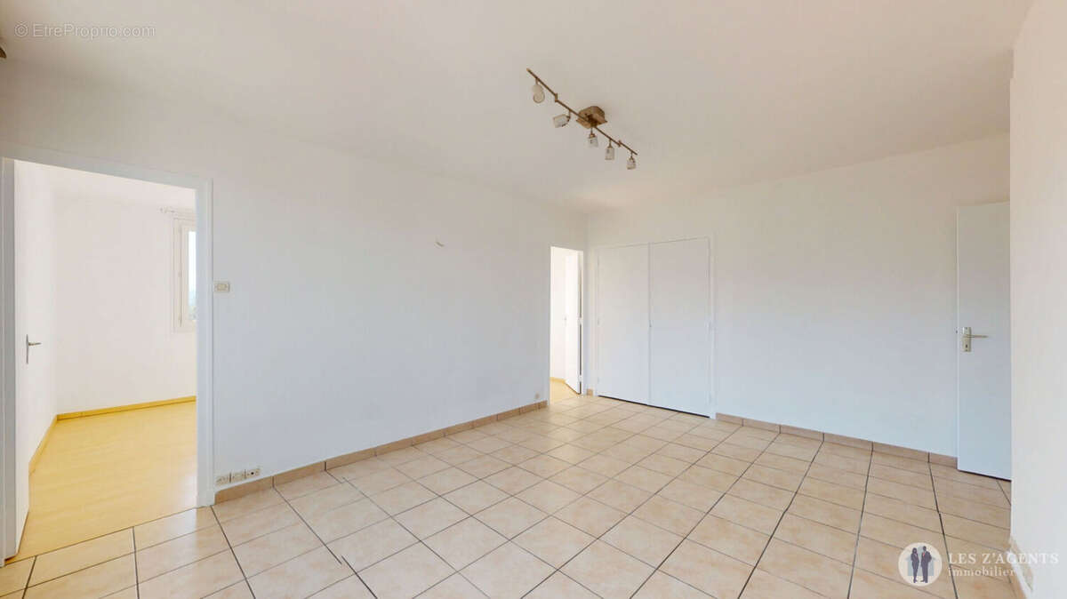 Appartement à SAINT-MARTIN-D'HERES