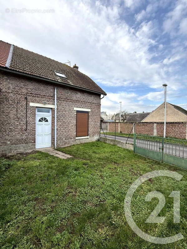 Maison à ETREILLERS