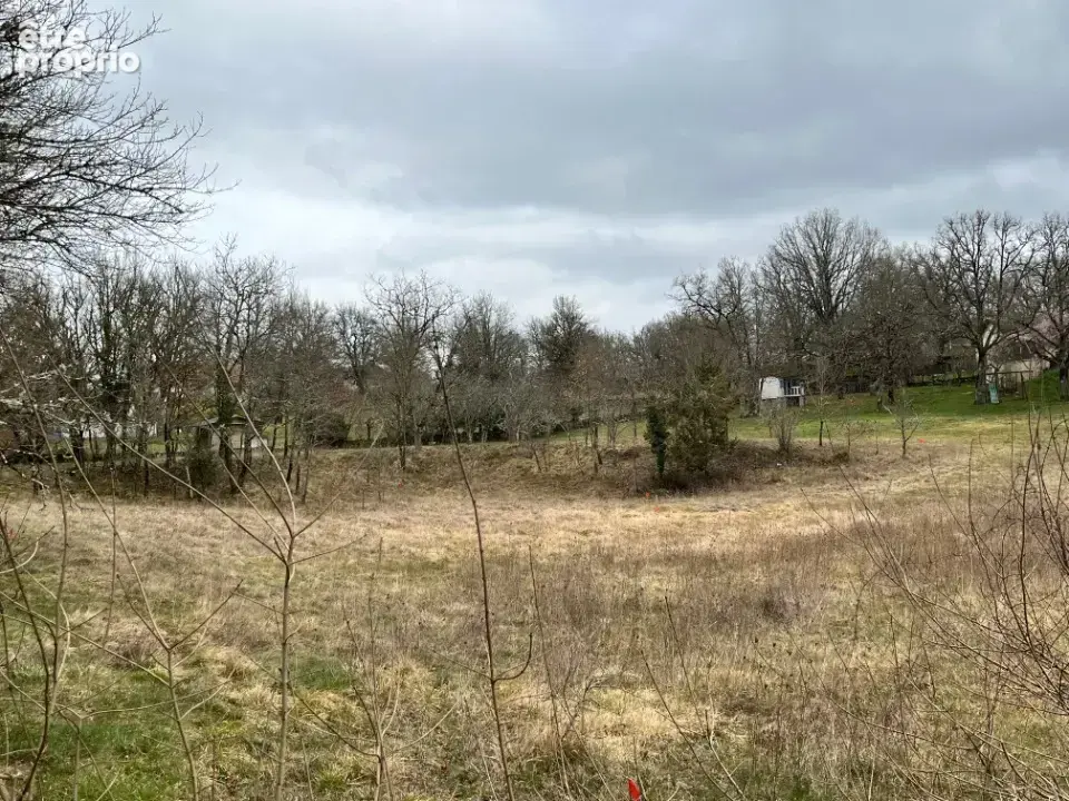 Terrain 879 m² à Beduer  - photo 2