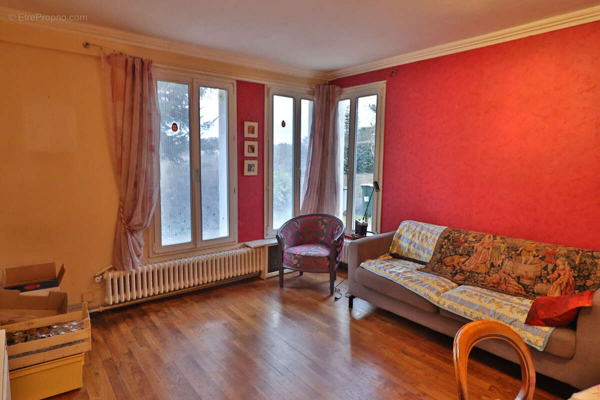Maison à CHARBONNIERES-LES-BAINS