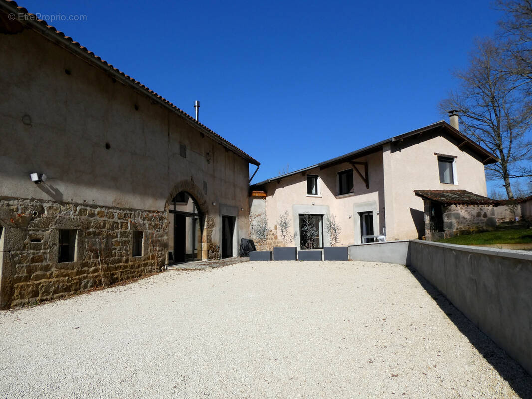 Maison à SAINT-MARTIN-LESTRA
