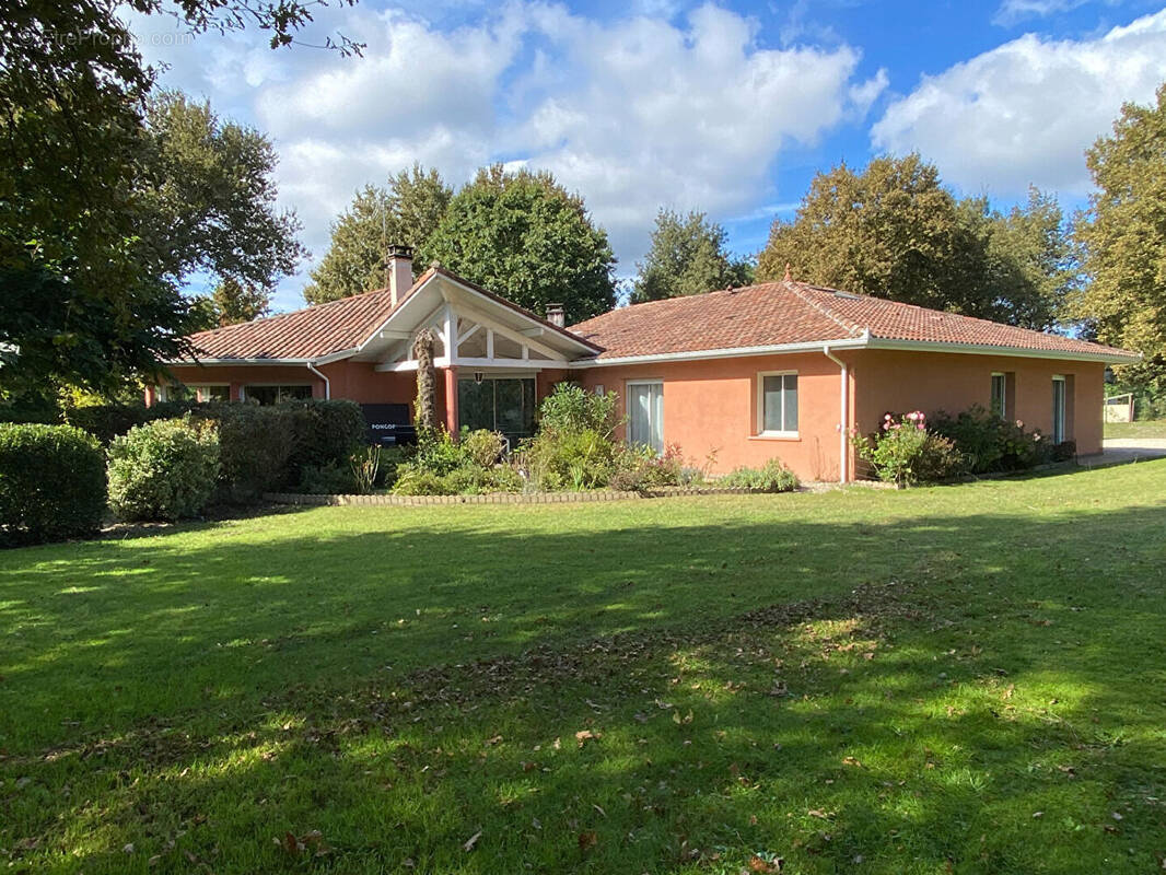 Maison à CARCARES-SAINTE-CROIX