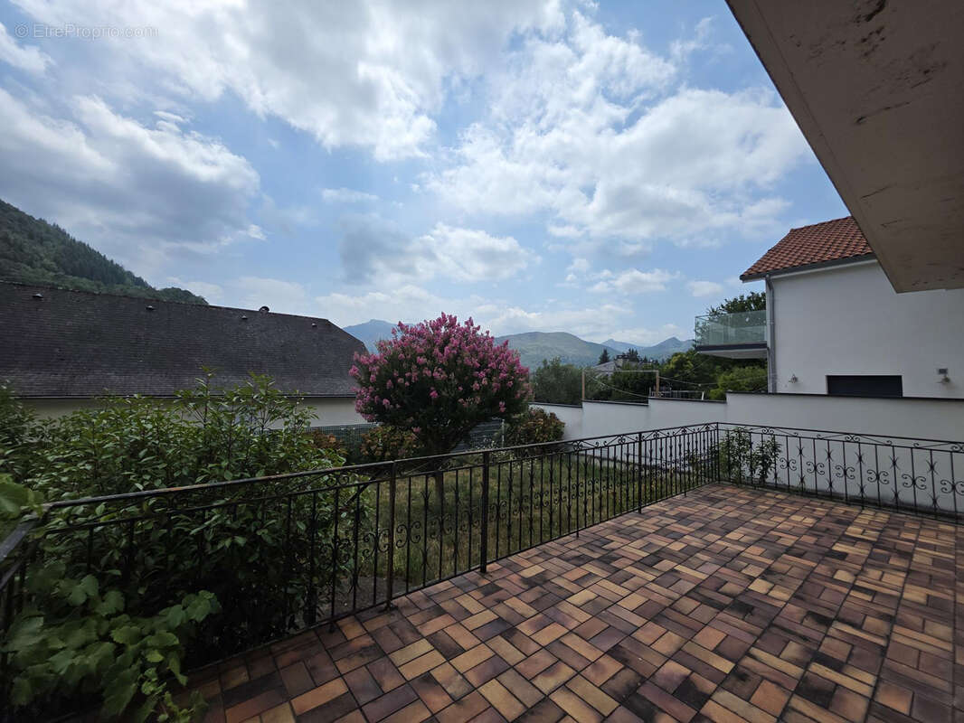 Lourdes   Maison avec deux appartements, grand garage et terrain constructible - photo 4