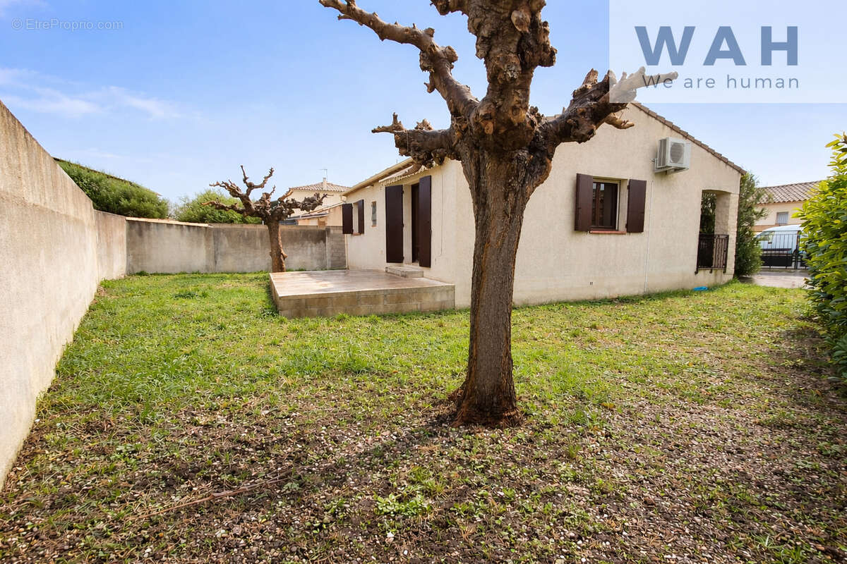 Maison à VESTRIC-ET-CANDIAC