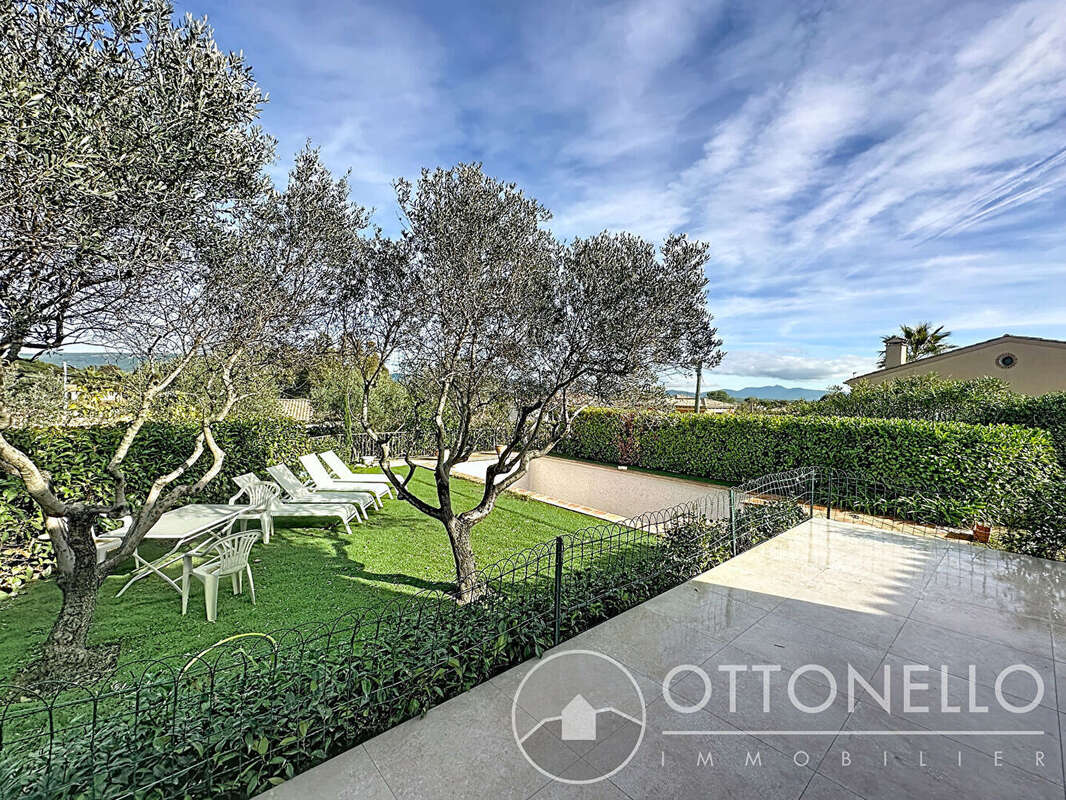 Maison à ROQUEBRUNE-SUR-ARGENS