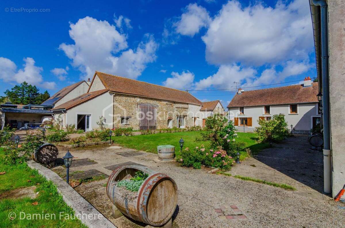 Incroyable POTENTIEL ! Splendide DOMAINE, ensemble immobilier au sein d’un ancien corps de ferme rénové, 340 m² habitables sur p - photo 5