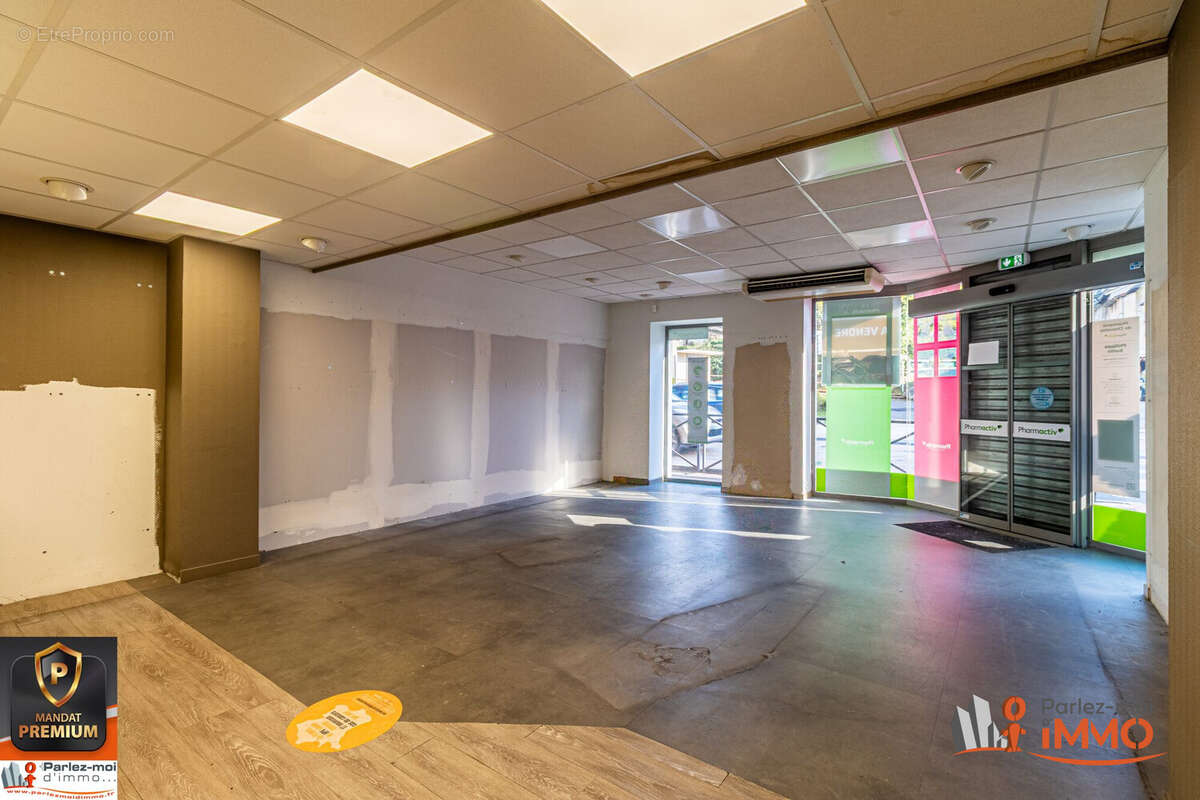 Commerce à CHASSELAY