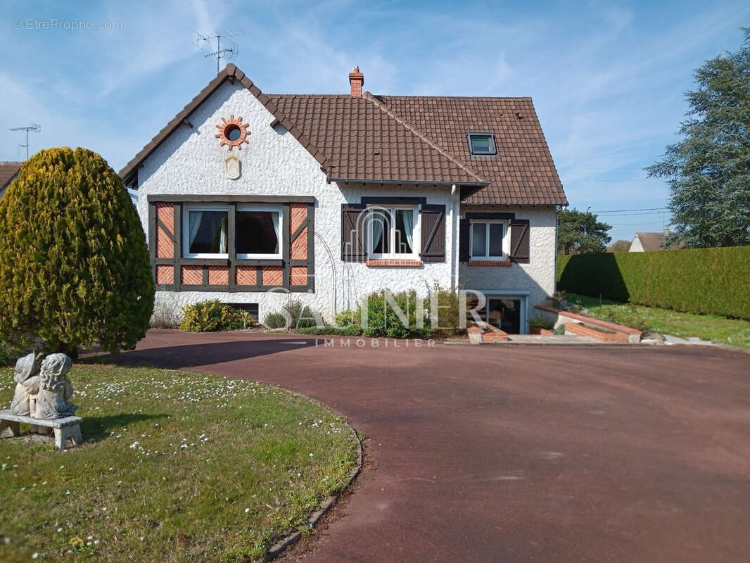 Maison à MEUSNES