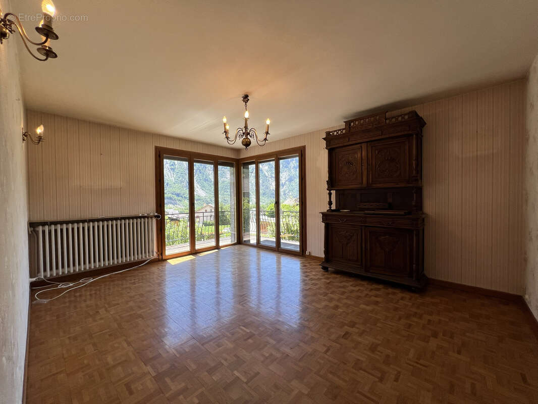 Maison à SAINT-JULIEN-MONT-DENIS