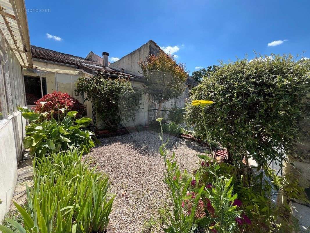 Maison à SAINT-JEAN-D&#039;ANGELY