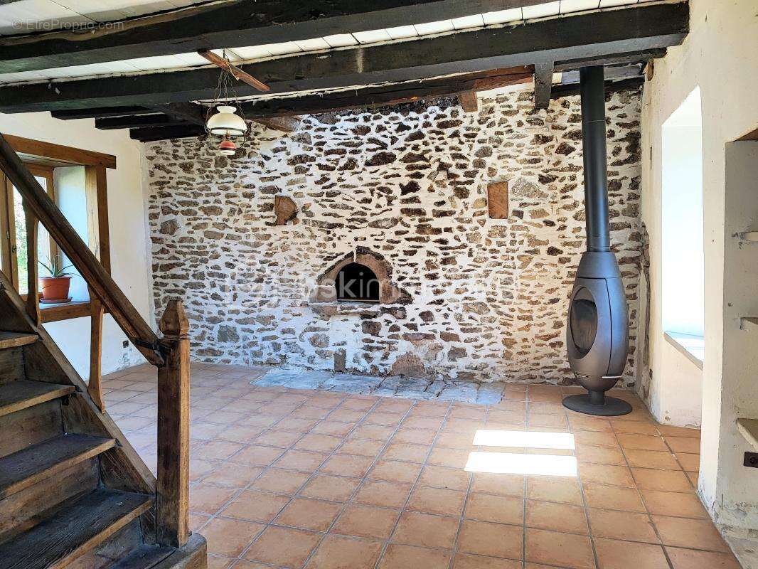 Maison à NEUVIC-ENTIER