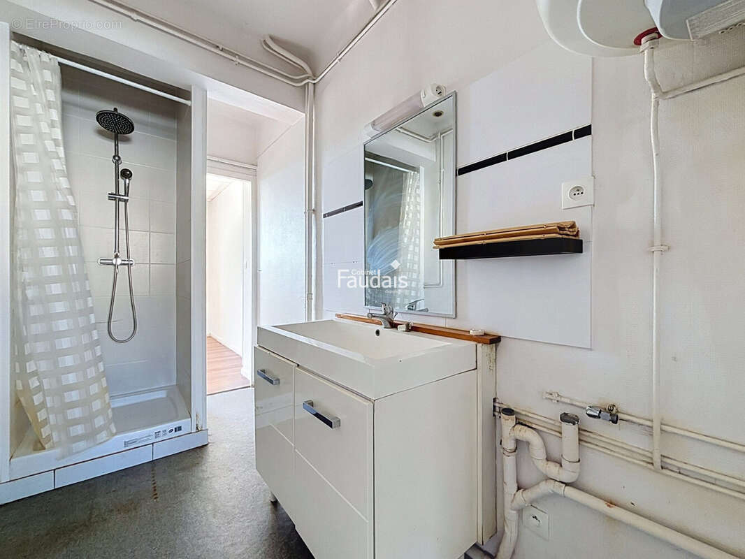 Appartement 65 m² à Saint-Lo  - photo 6