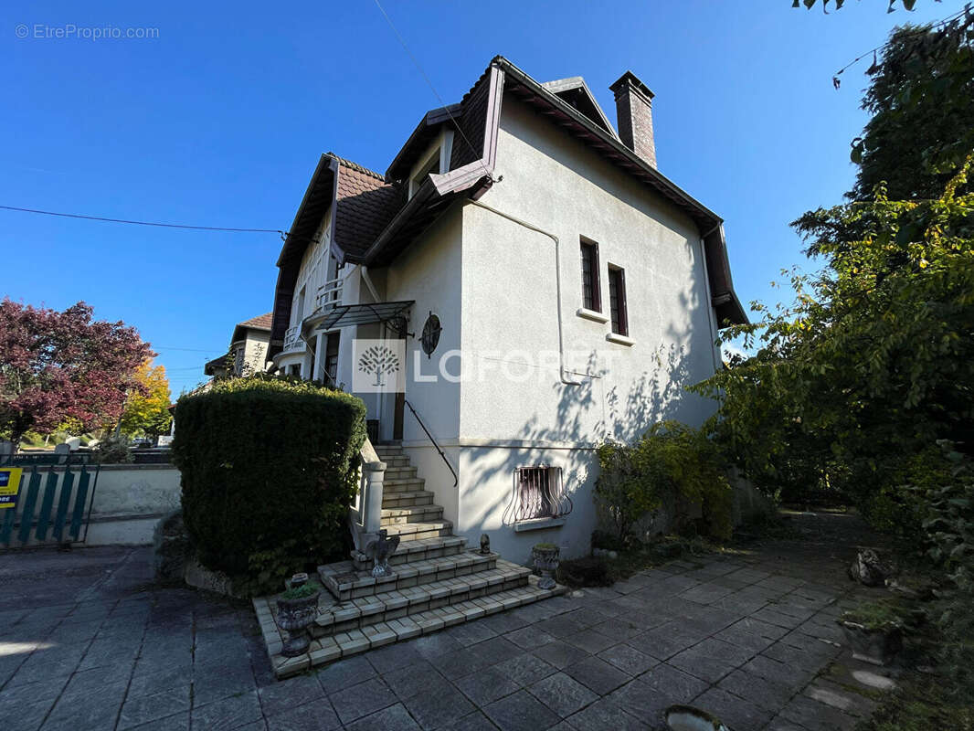 Maison à LONS-LE-SAUNIER
