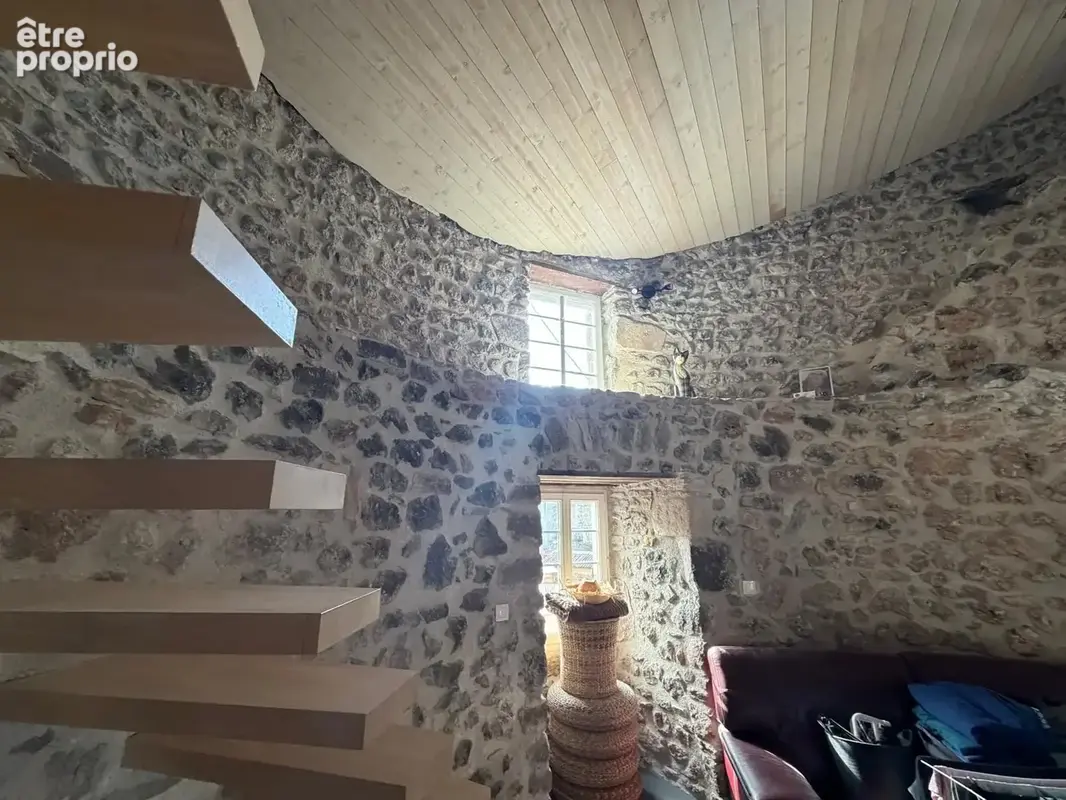 Maison 10 pièces 185 m² à vendre à Neschers (63320) - photo 3