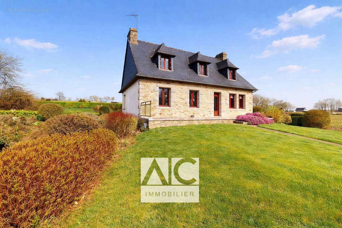 Maison à PLOUNEVEZ-QUINTIN