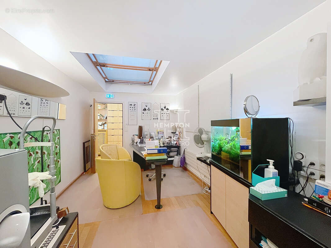 Commerce à PARIS-16E