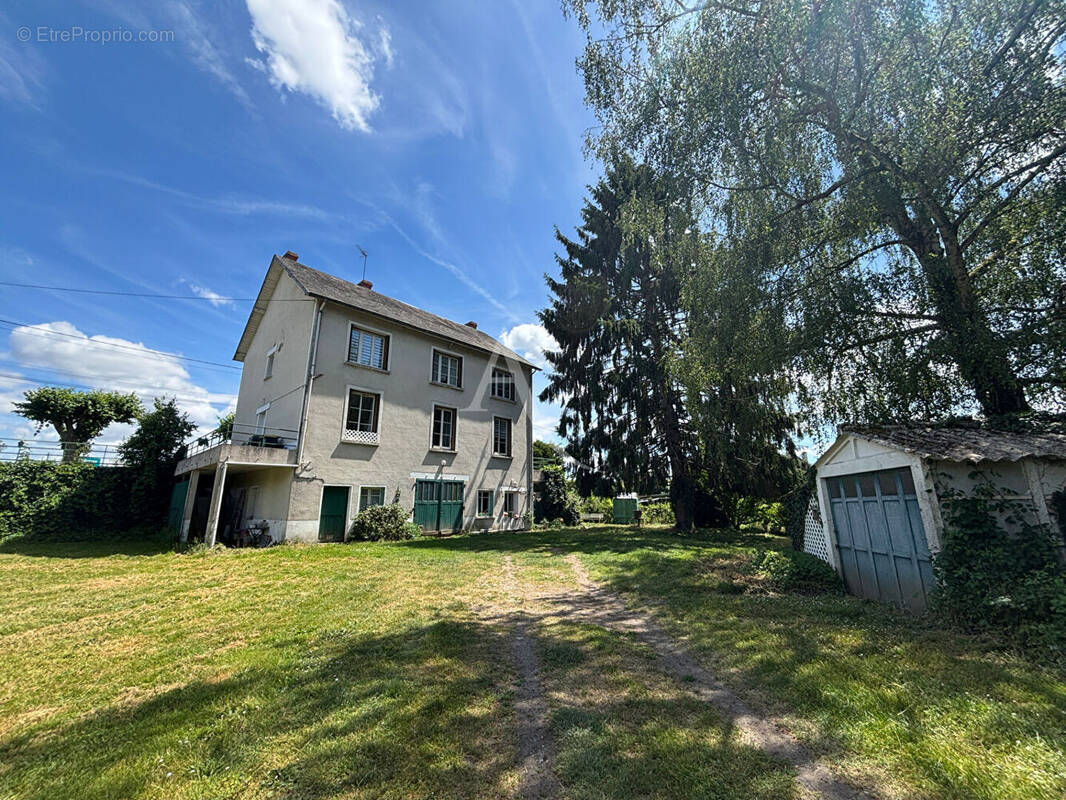Maison à COURS-LES-BARRES
