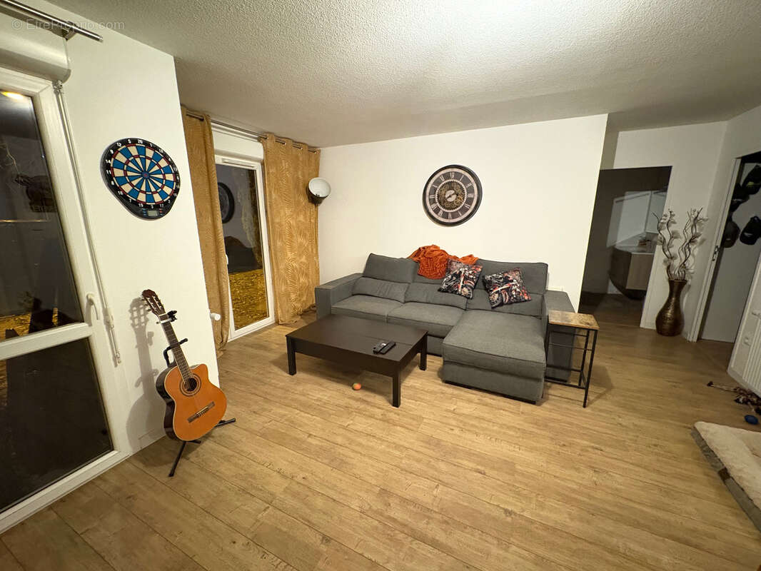 Appartement à FROUZINS