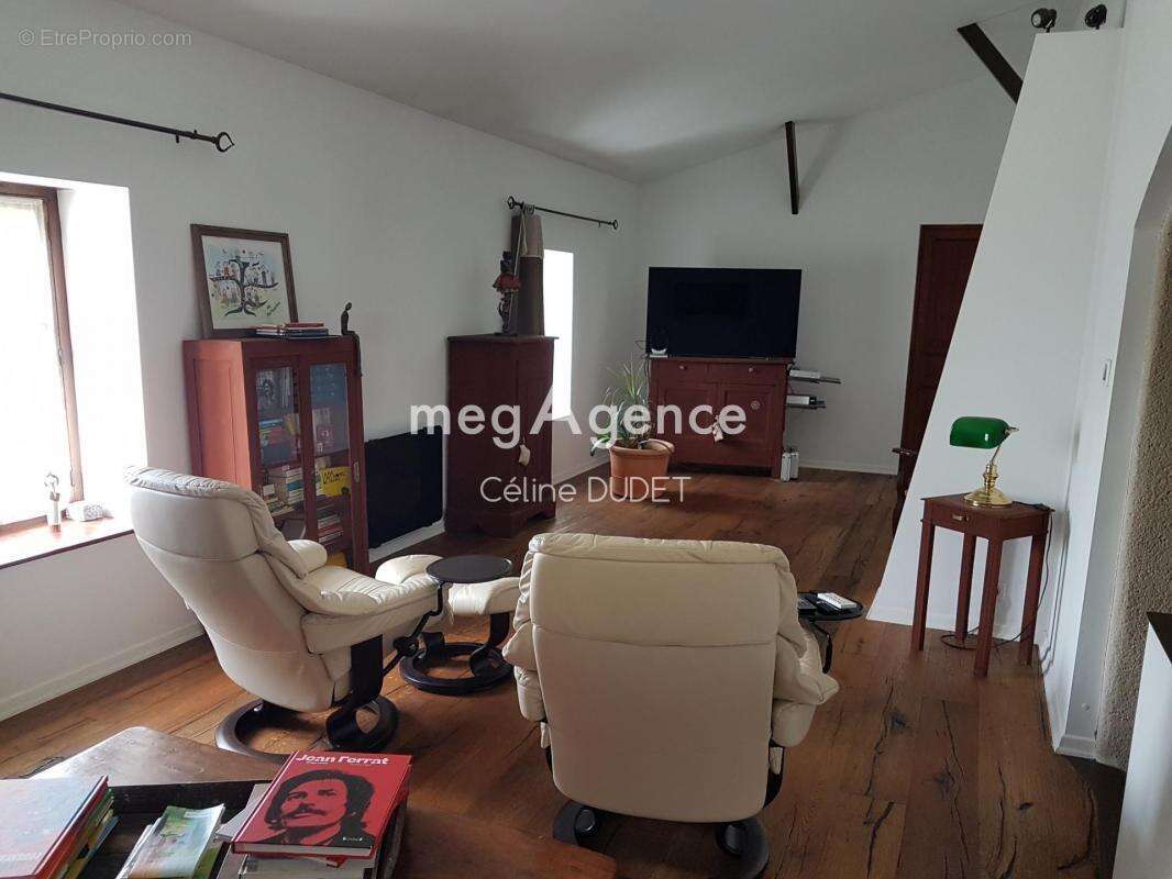 Maison à CHANOZ-CHATENAY