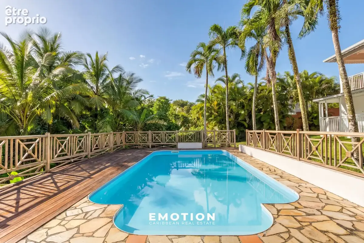 Villa T7 avec piscine et vue sur la végétation   Baie-Mahault   Terrain 841 m2 - photo 2