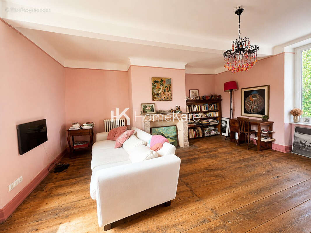 Maison 210 m² à Saint-Laurent-De-Neste  - photo 7