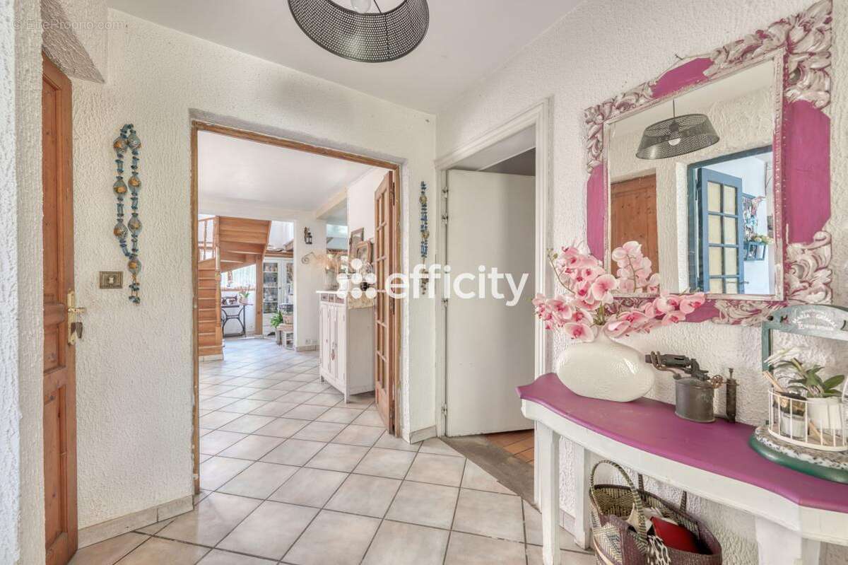 Maison à COMBS-LA-VILLE