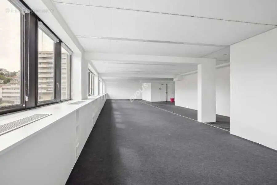 Commerce à SURESNES