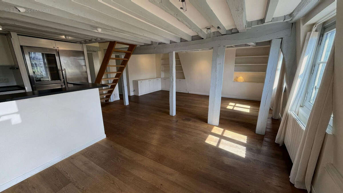 Appartement à PARIS-1E