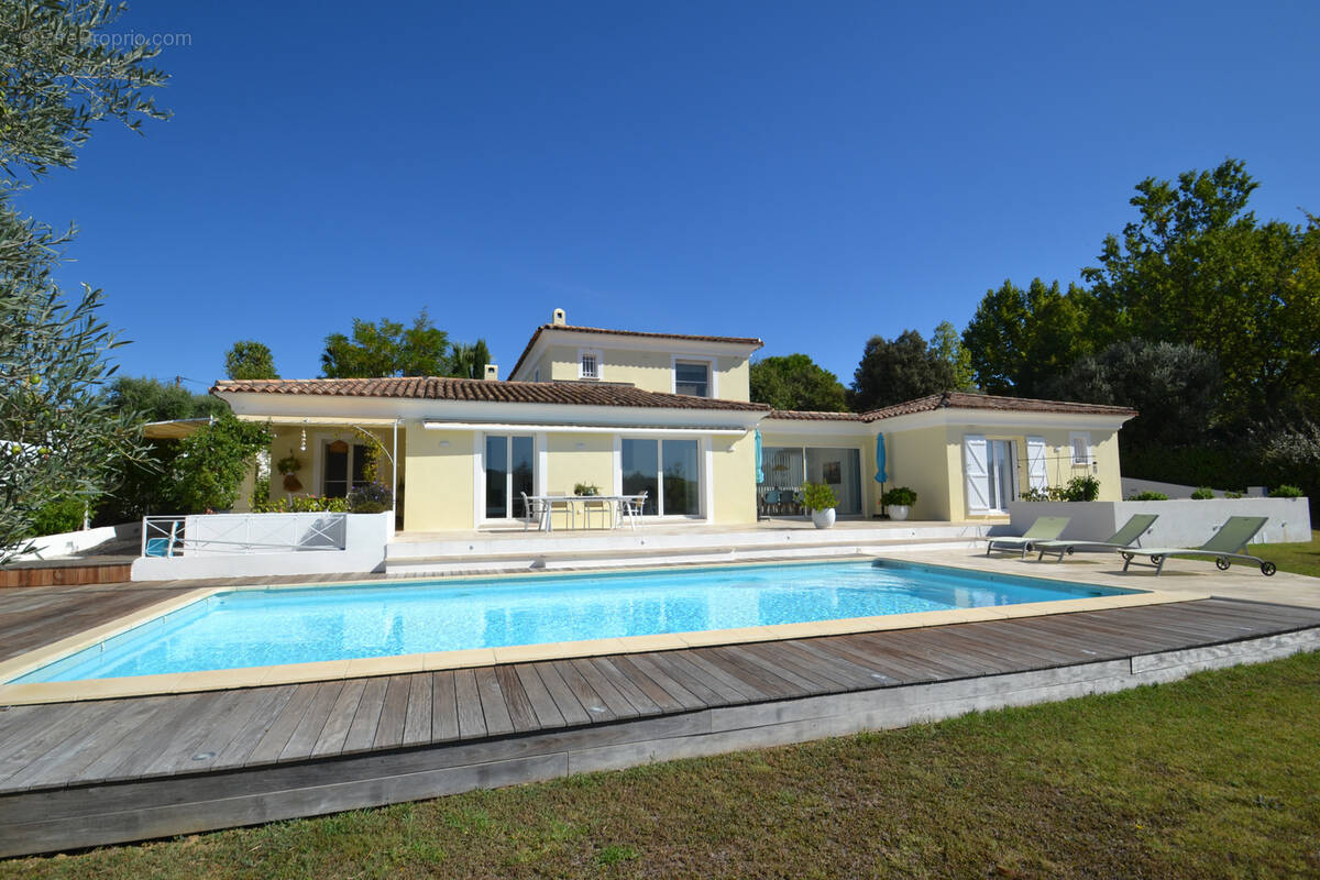 Maison à BAGNOLS-EN-FORET