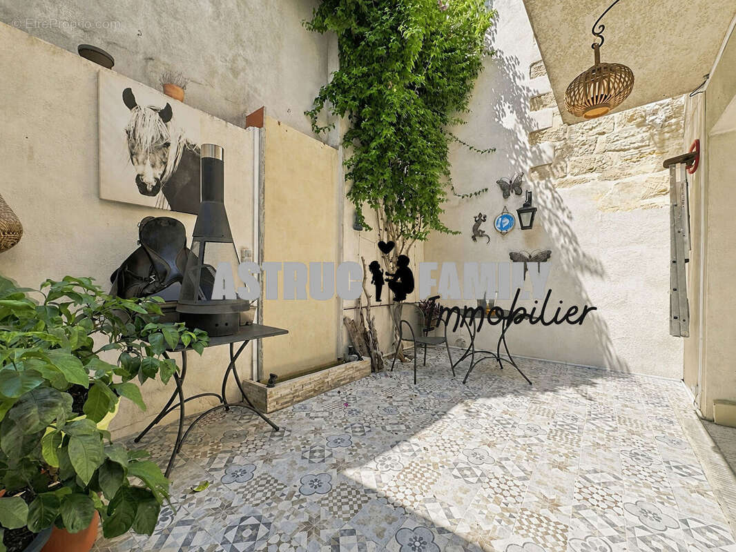 Aigues-mortes intra-muros - maison de charme de 106 m² - patio - appartement indépendant - photo 6