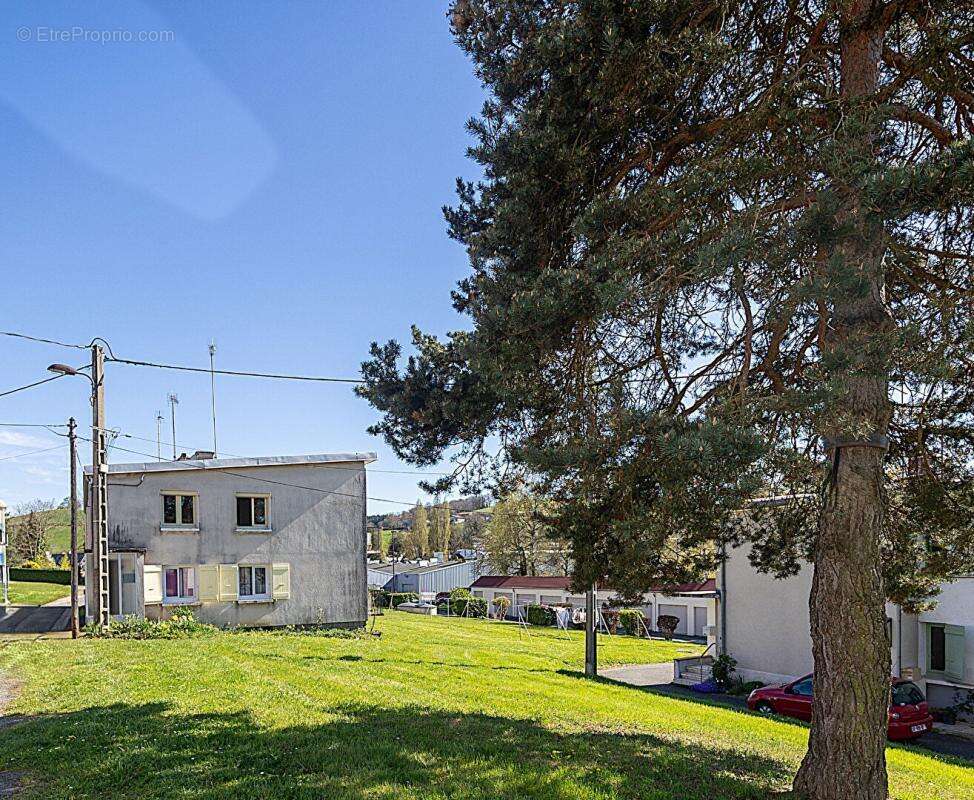 Appartement à PANISSIERES
