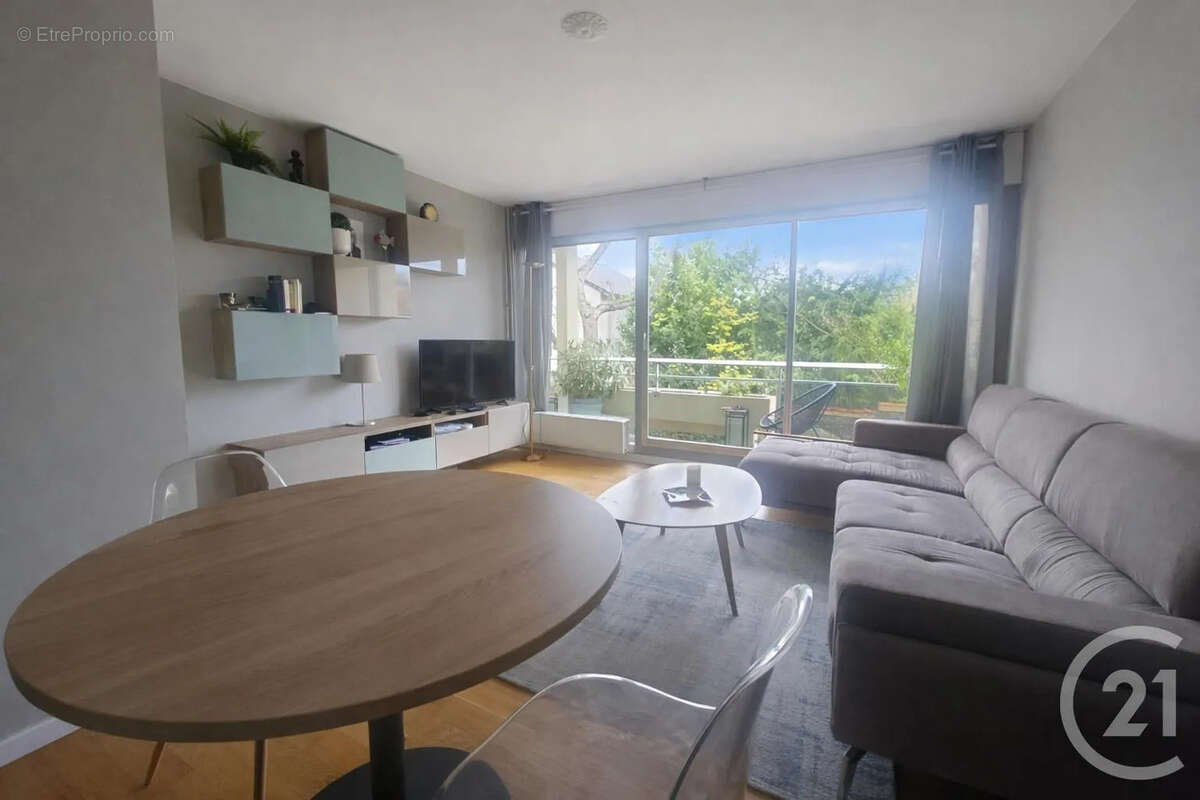 Appartement à SAINT-MAUR-DES-FOSSES