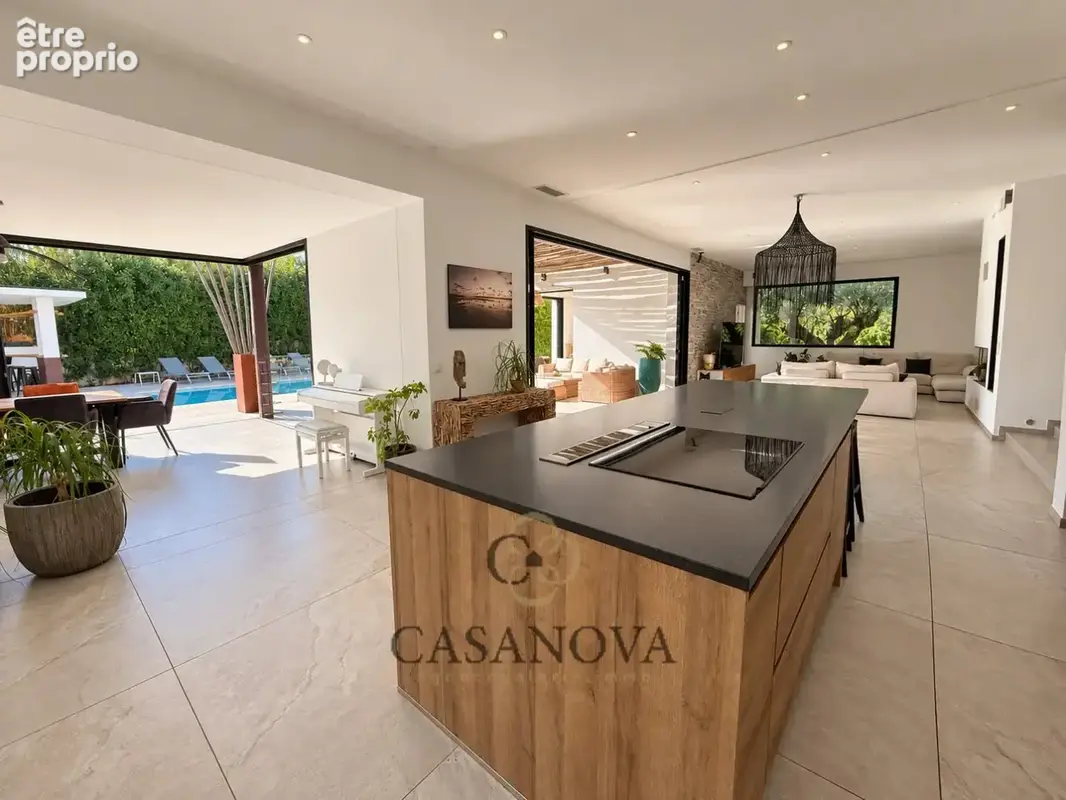 Villa contemporaine avec suite parentale sur piscine, dépendance et jardin paysager à Mireval - photo 14